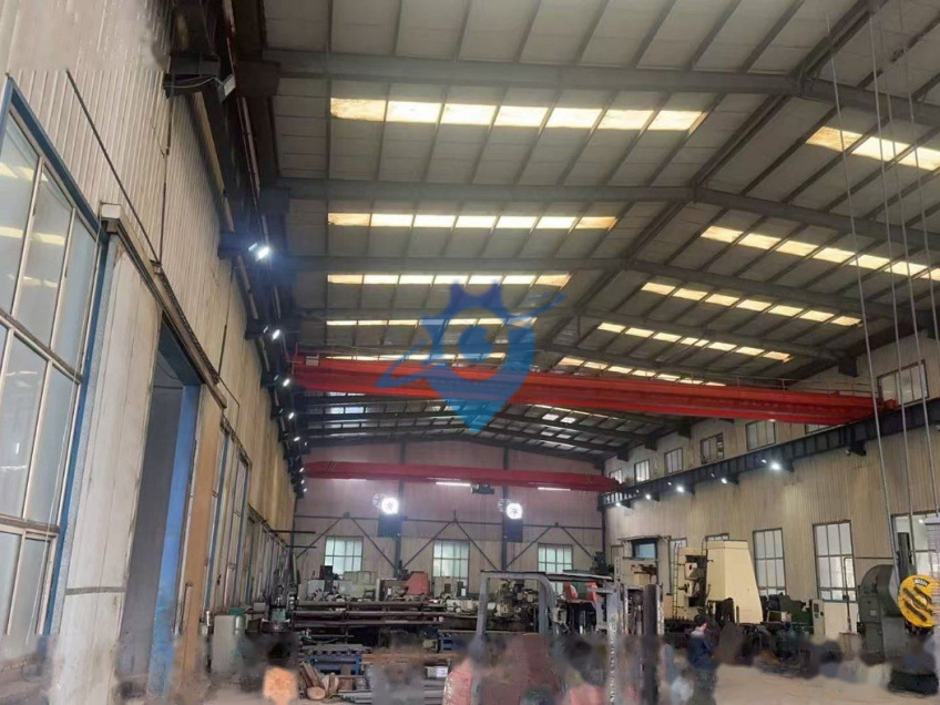 于洪区工业园区5000平重型厂房出租50吨吊车,独立区域,靠近三环,高度12米,