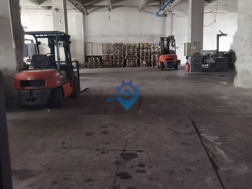 工业园区内标准化厂房2435㎡,交通便利